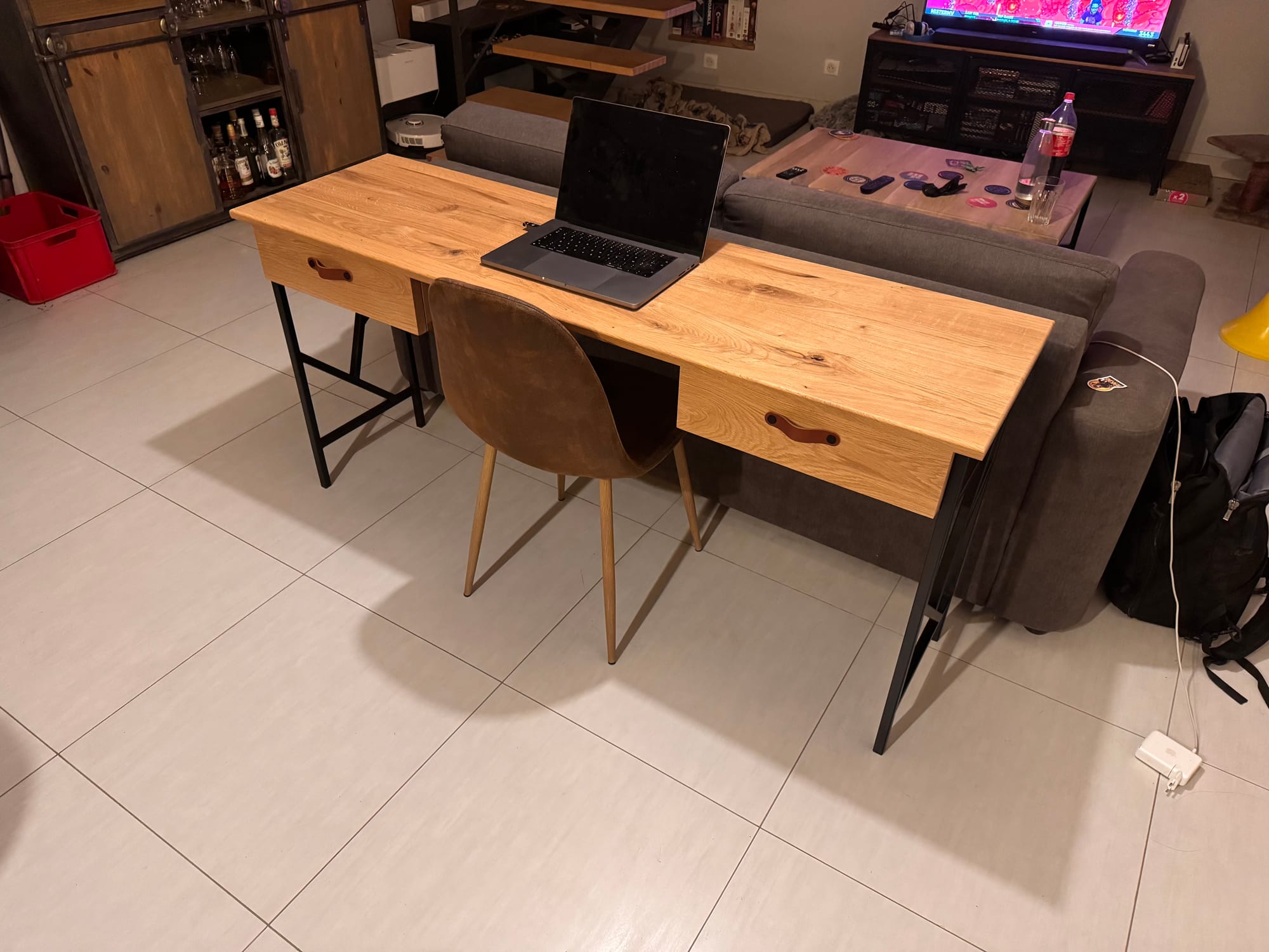 Bureau fin avec tiroirs