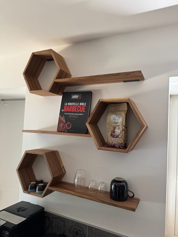 Étagères hexagonales