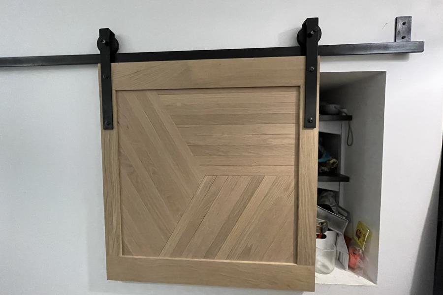 Porte coulissante avec motif géometrique