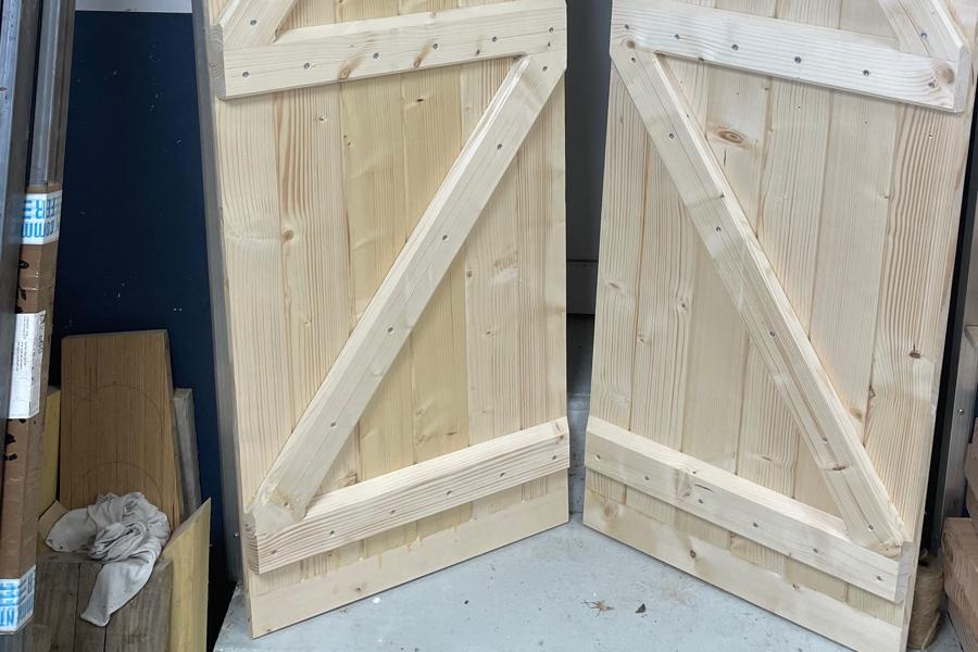 Volets sur mesure en sapin